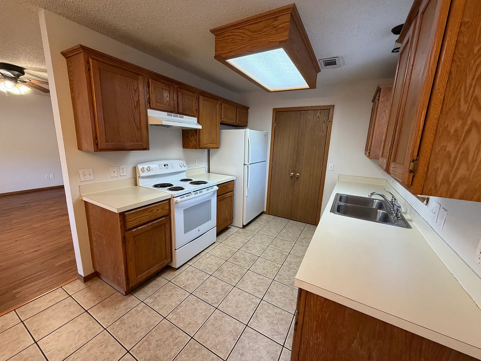 3 bed, 1500 sqft, $1,450 — Photo 2