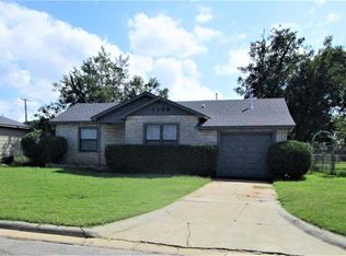 1208 E Cherry St, Altus, OK 73521