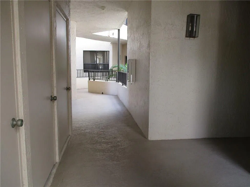 2 bed, 2.0 bath, 1323 sqft, $2,600 — Photo 3