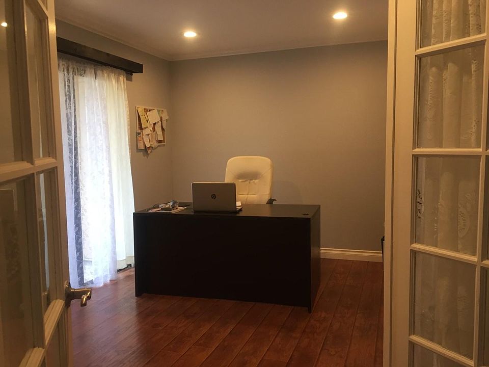 I'm excited to share with you a wonderful bonus space that's perfect for working from home or relaxing after hours! This versatile room features plenty of natural daylight, creating the ideal setting for productive Zoom meetings, video calls,