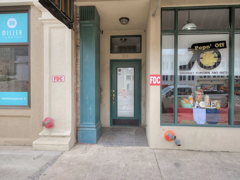 714 Broad St #B — Photo 2