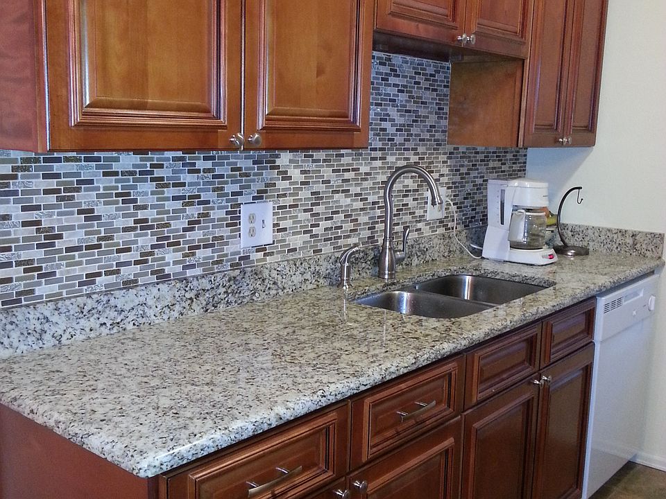Remodeled Kitchen w/granite 