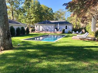 31 Country Club Rd, Bellport, NY 11713