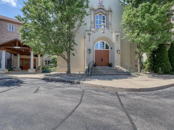 N51W34861 Wisconsin AVENUE #2110, Okauchee, WI 53069
