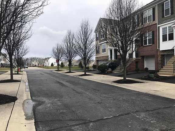 2nd image of 332 Giovanna Ave