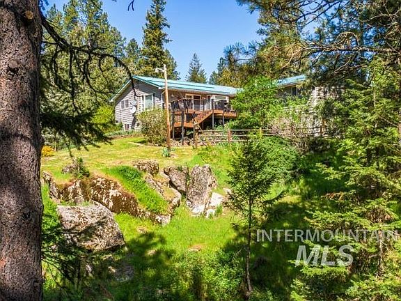3rd image of 1140 Lyon Rd