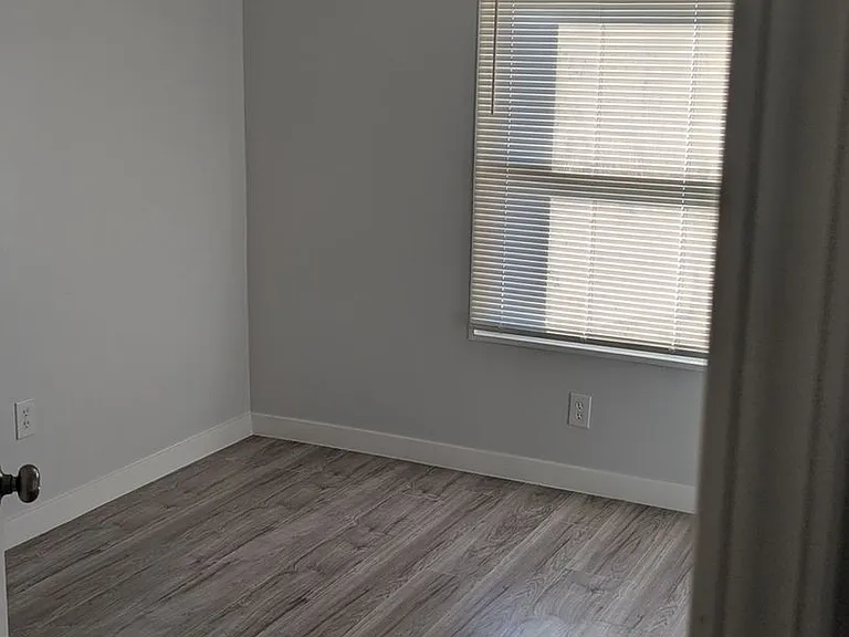 2241 Astor St — Photo 5