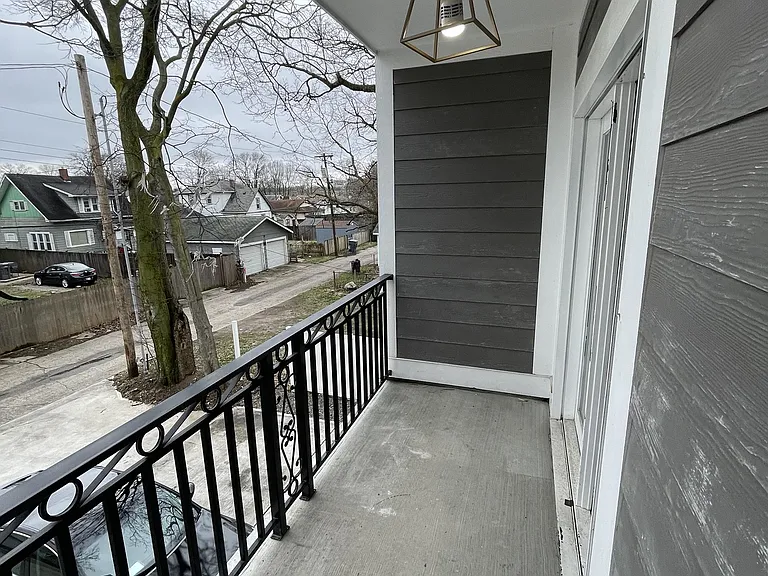 339 W 32nd St — Photo 16