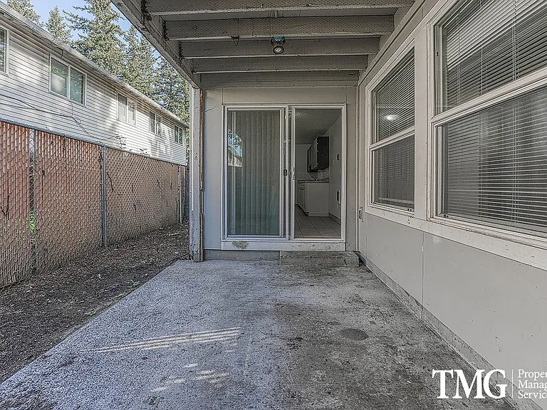 Willow Creek Apartments — Photo 17