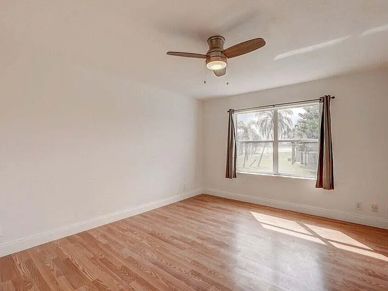 10758 Lake Jasmine Dr — Photo 16
