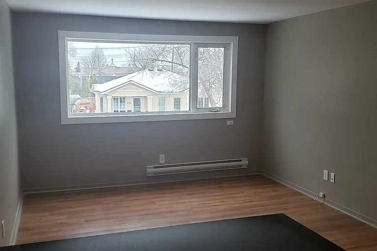 702 Consol Ave #8 — Photo 3