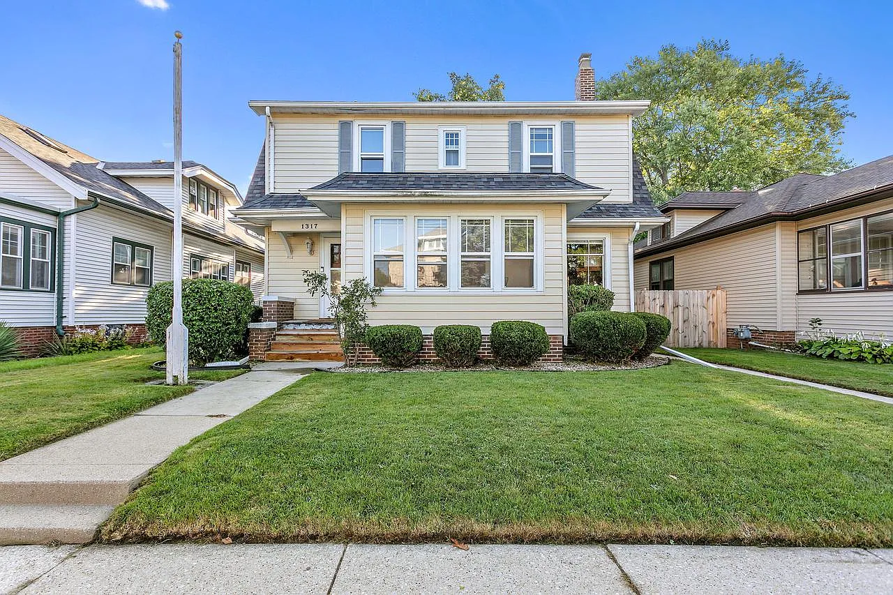 1317 Blaine AVENUE photo 1