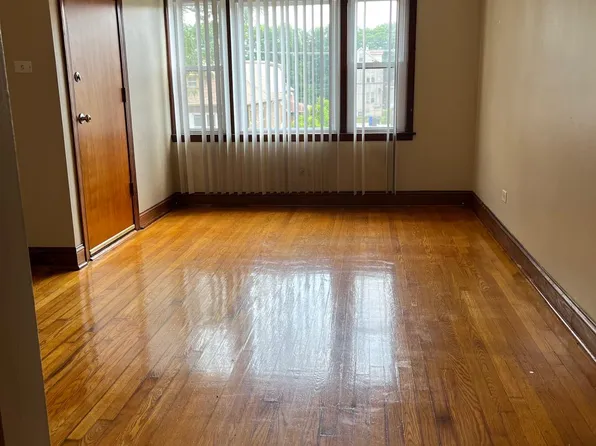 8018 S South Shore Dr #2, Chicago, IL 60617