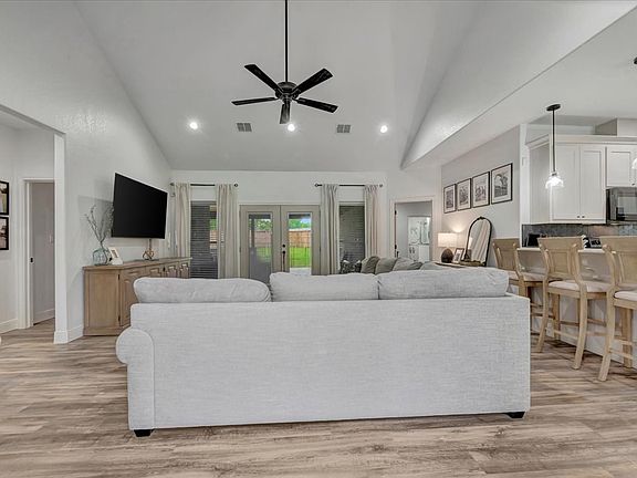 5th image of 1002 Ouichita St