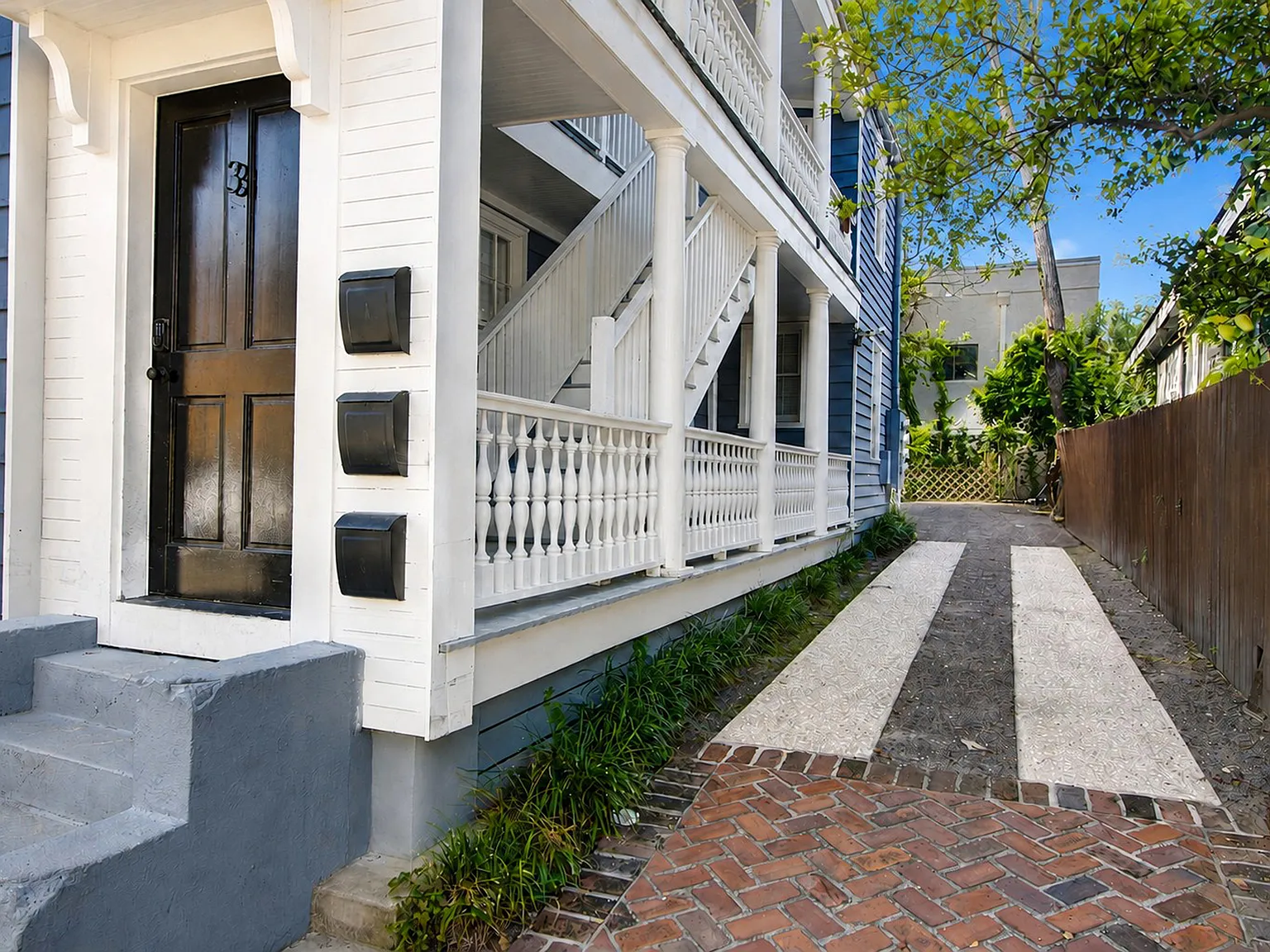 3 bed, 720 sqft, $3,100 — Photo 2