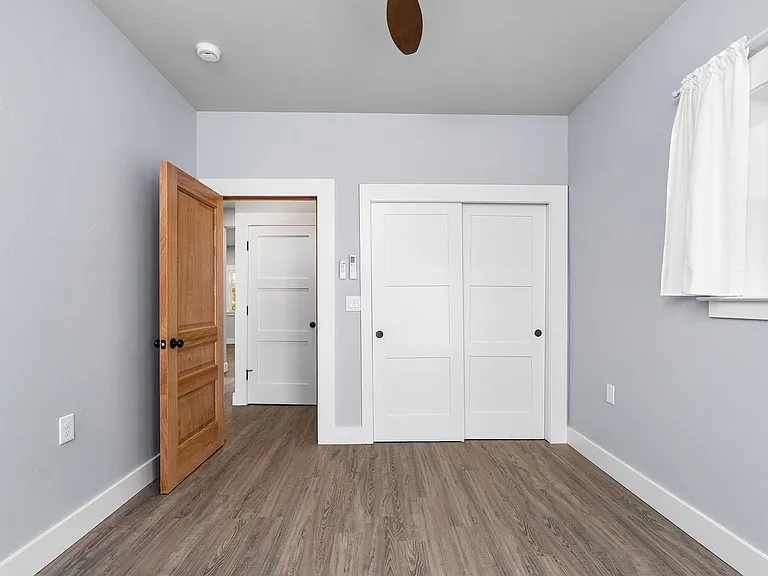 725 Orient St — Photo 16