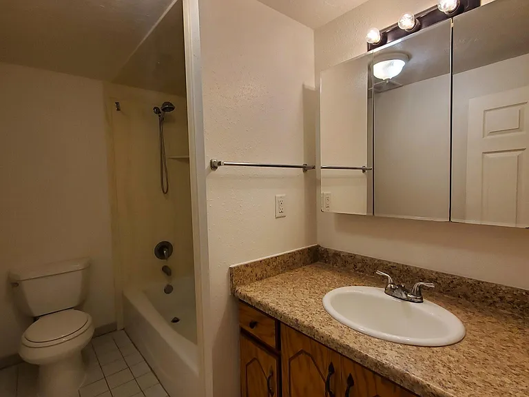 260 W 19th St #B — Photo 10