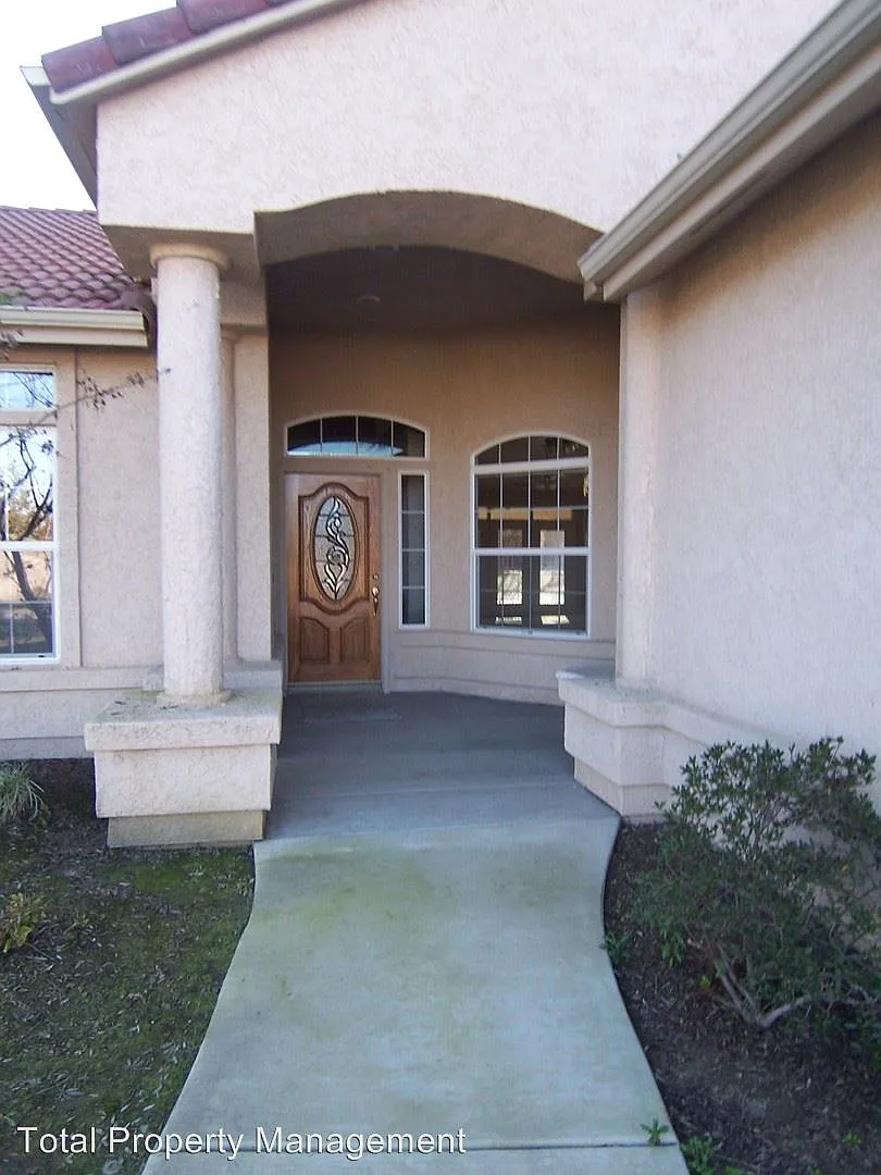 2465 Presidential Dr photo 1