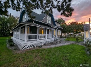 235 Cowlitz St E, Castle Rock, WA 98611