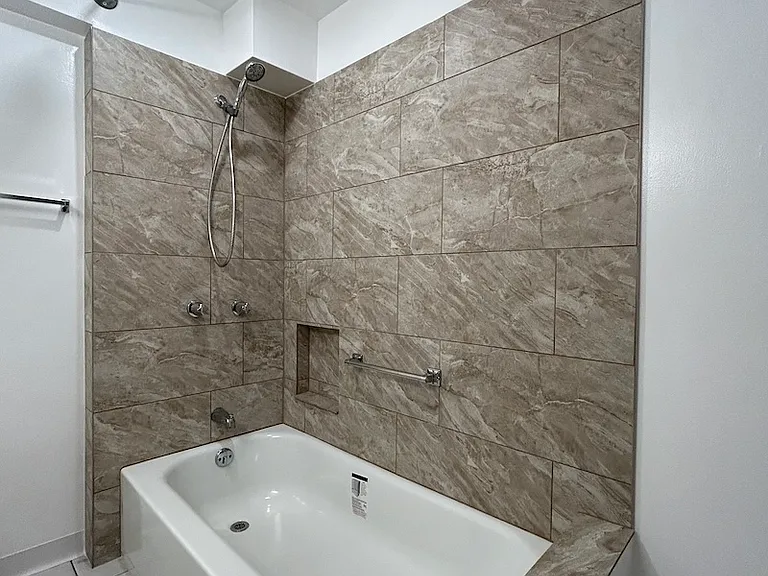 3607 Hannett Ave NE #B — Photo 7