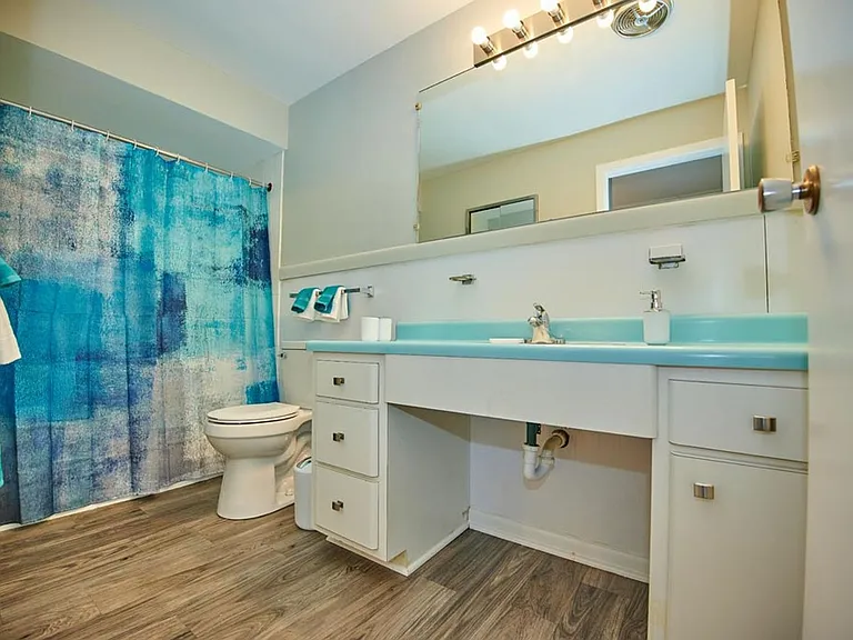 Seven Oaks Apartments — Photo 42