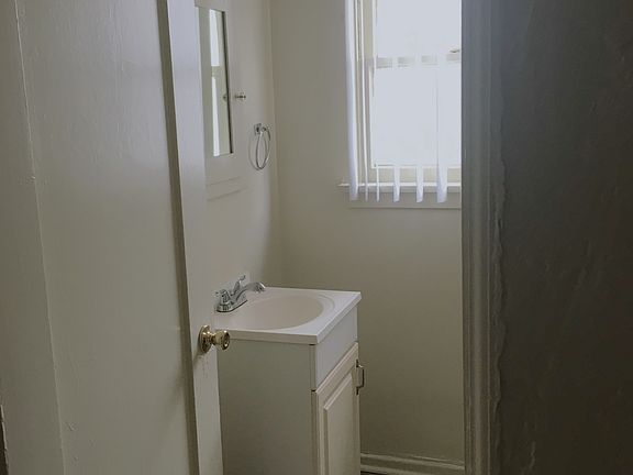 4th image of 354 E Cypress Ave #M9
