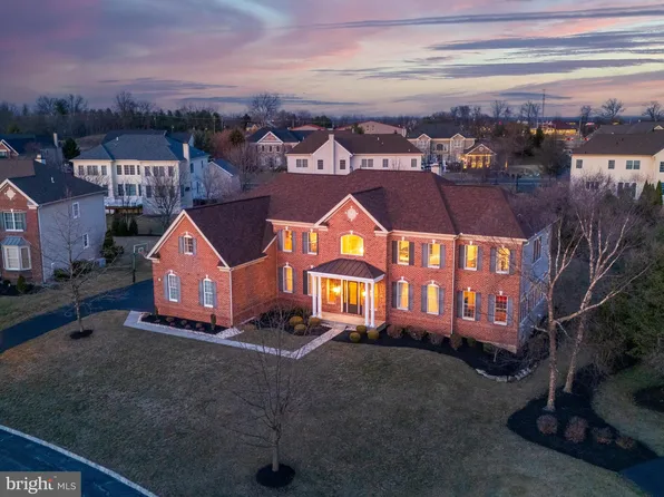 206 Rock Dove Ln, Phoenixville, PA 19460