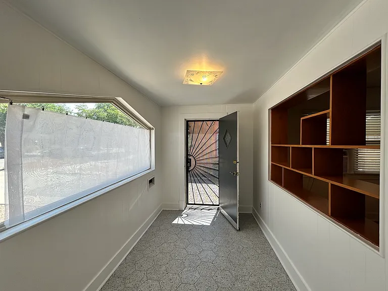 201 Bryn Mawr Dr SE — Photo 3