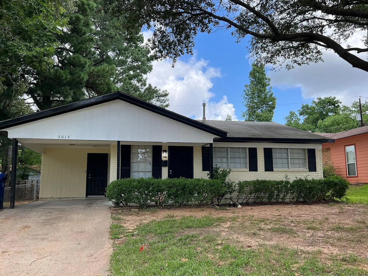 Newly Renovated 3 Bedroom, 1 Bathroom House — Photo 2