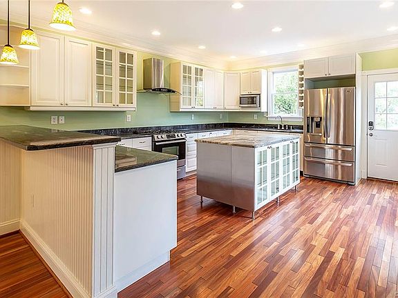 5th image of 418 W 24th St