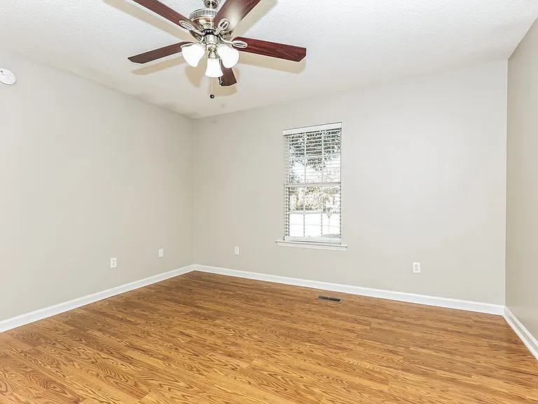 2826 Henderson Ln — Photo 9