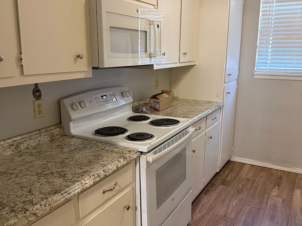 1st image of 1301 Tanglewood Ln #1301