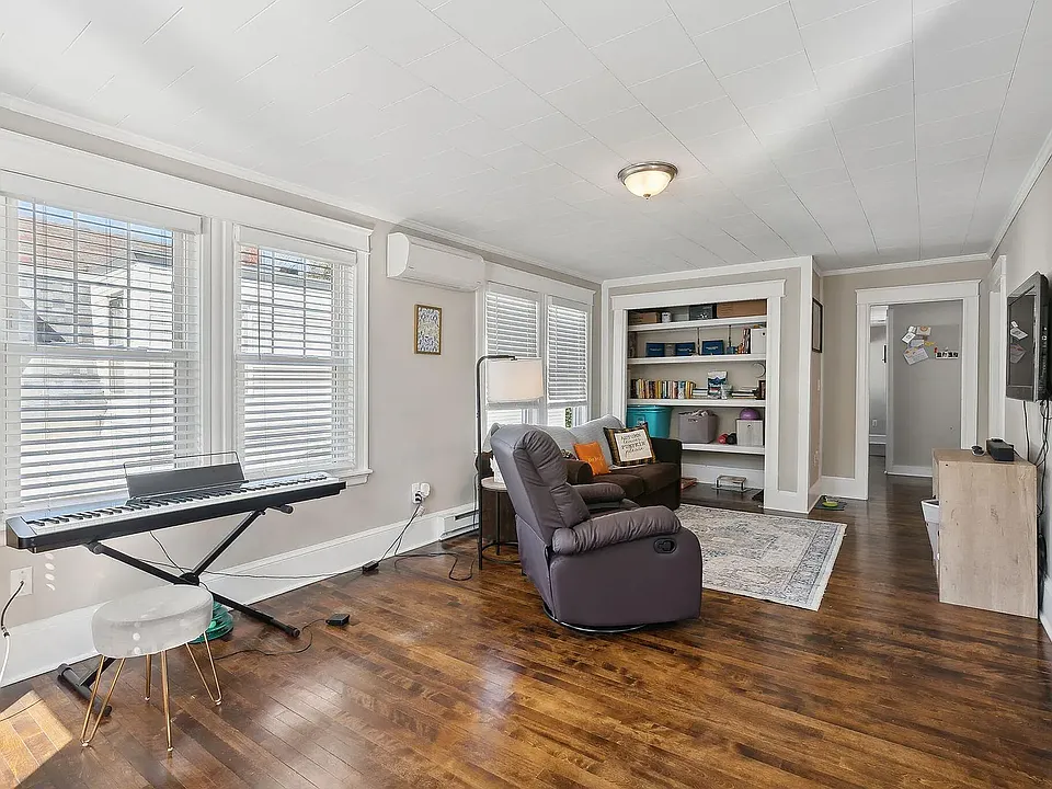 167 Pleasant St