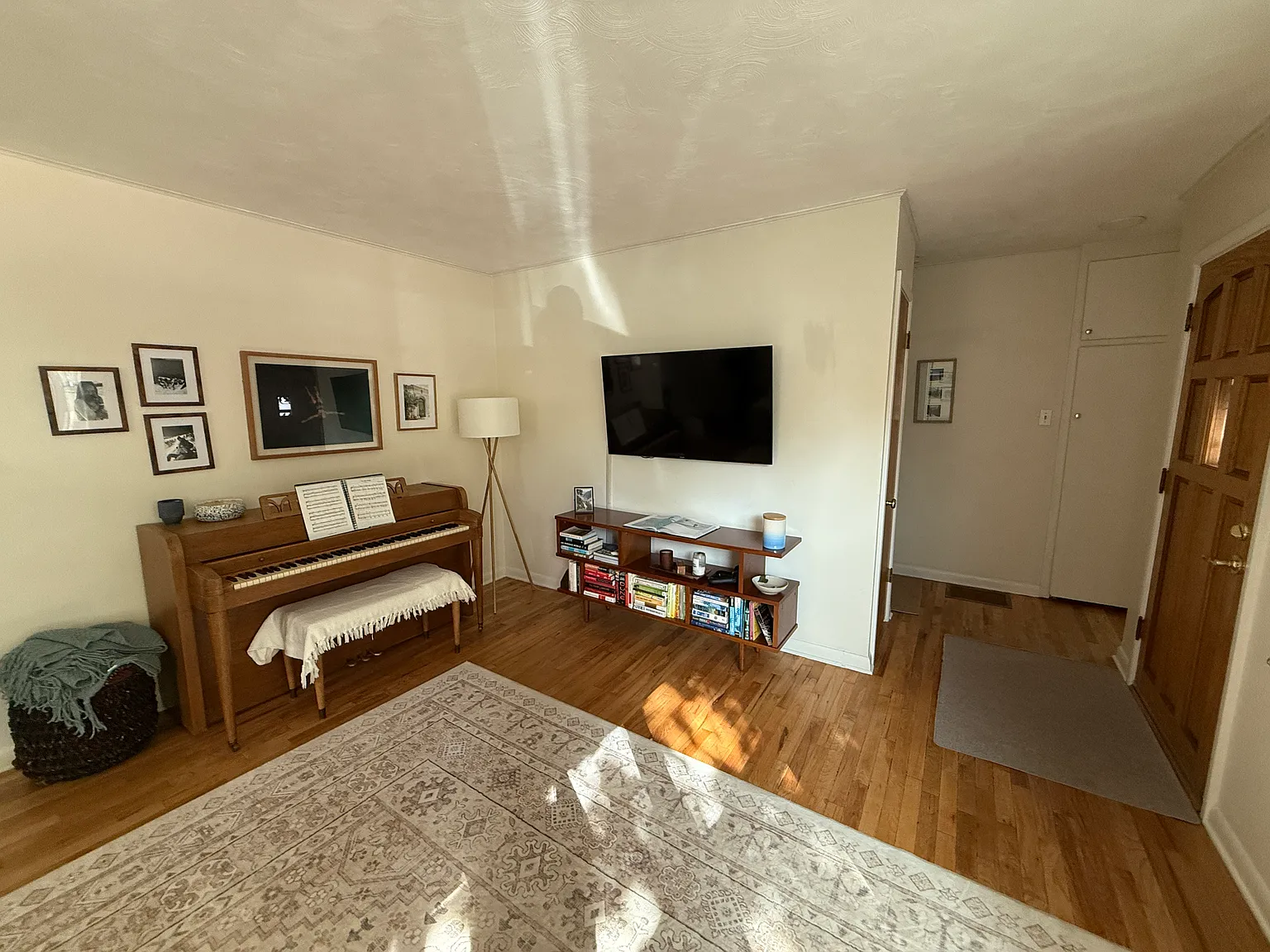 3 bed, 1200 sqft, $3,600 — Photo 4