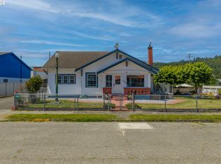208 7th St, Myrtle Point, OR 97458