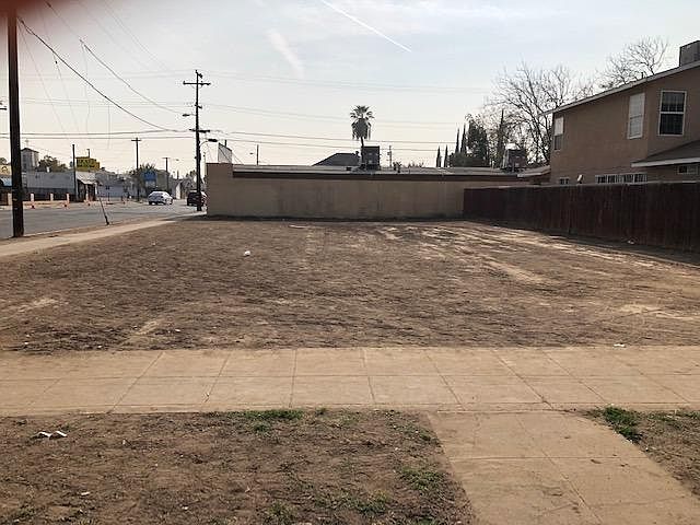 1st image of 639 N Fresno St