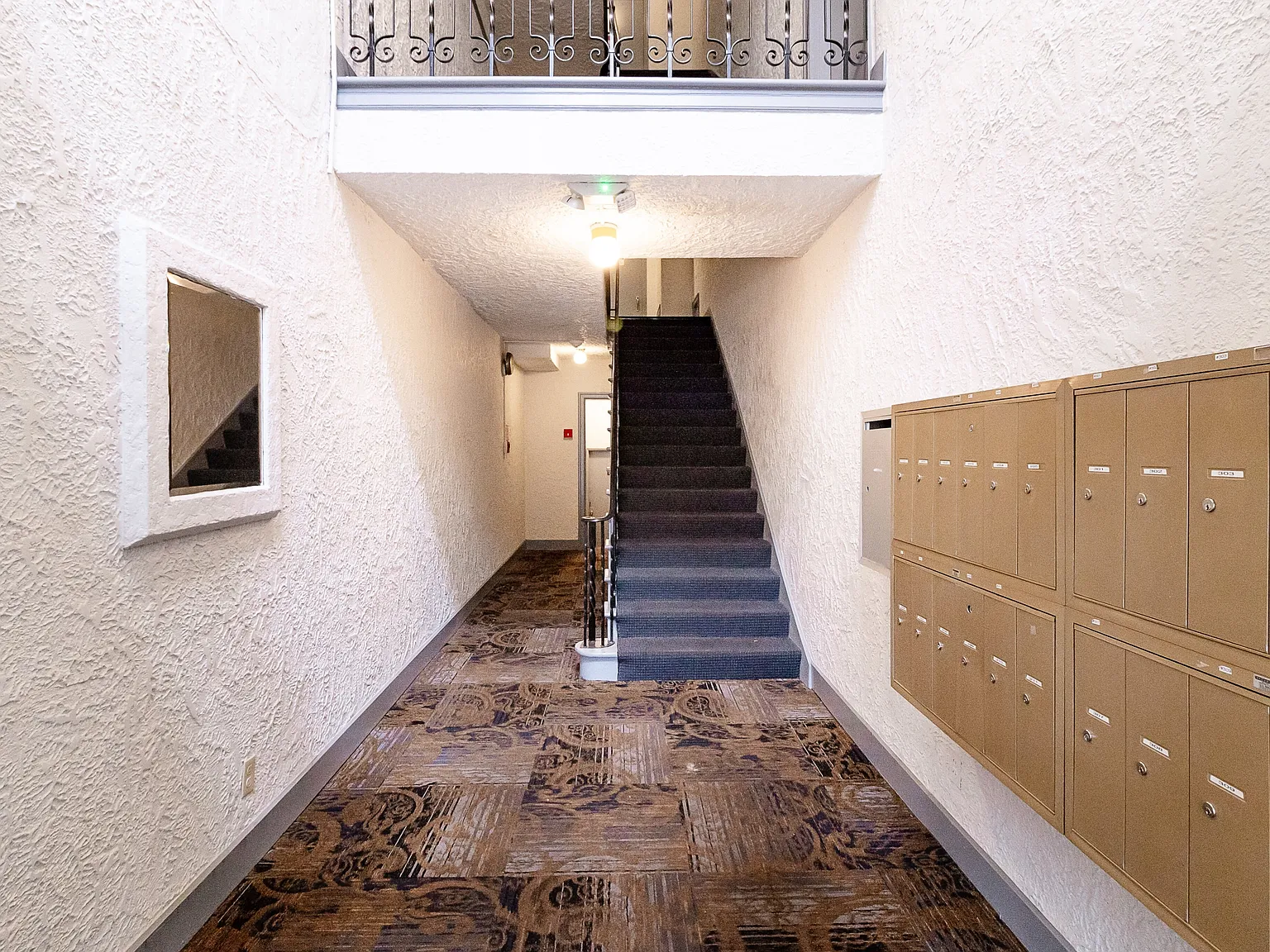 Charmain Apartments — Photo 4