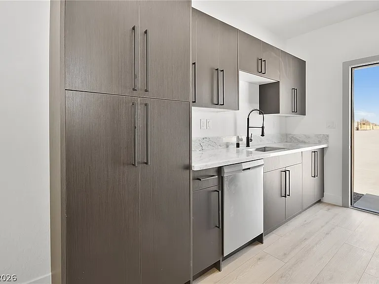 2001 S Dandelion St #2 — Photo 12
