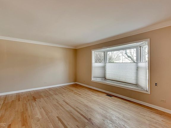 4th image of 9011 Lincolnwood Dr