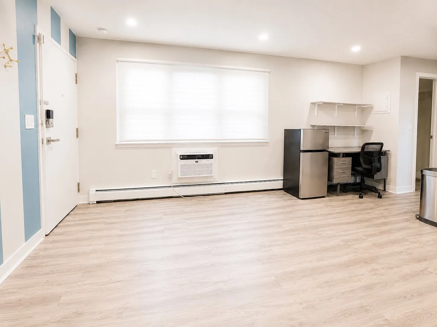 Studio, 400 sqft, $1,725 — Photo 2