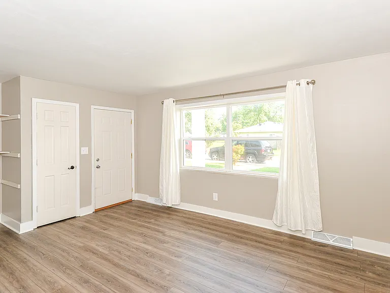 621 Village Place North Dr — Photo 7