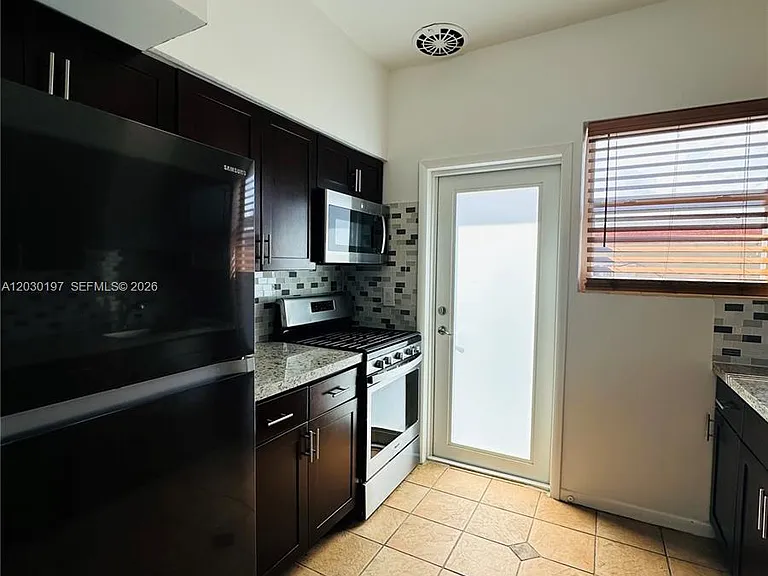 1905 Calais Dr #6 — Photo 7