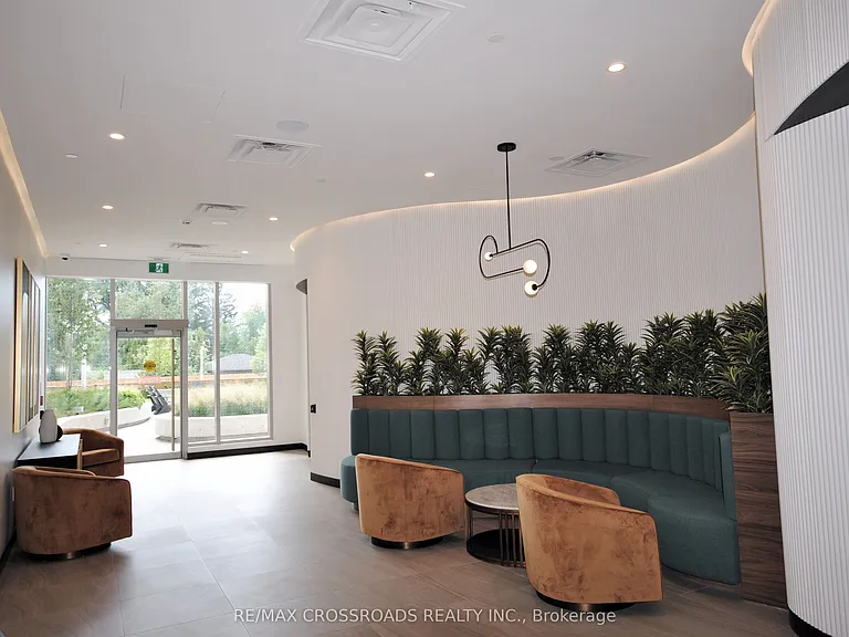 689 The Queensway #516 — Photo 3