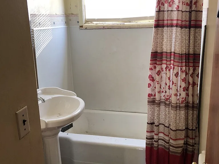 3137 N Kenosha Ave — Photo 5