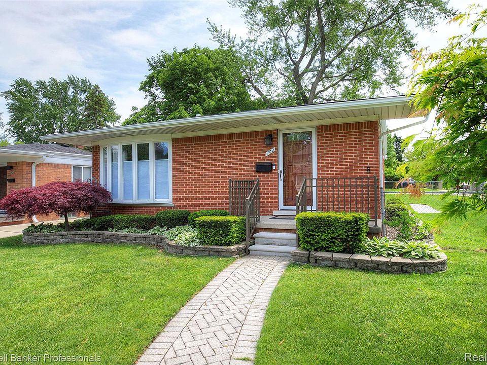 1st image of 702 Woodlawn Ave