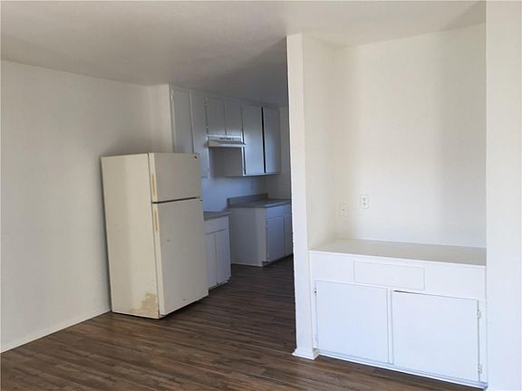 5th image of 106 Green Point Dr