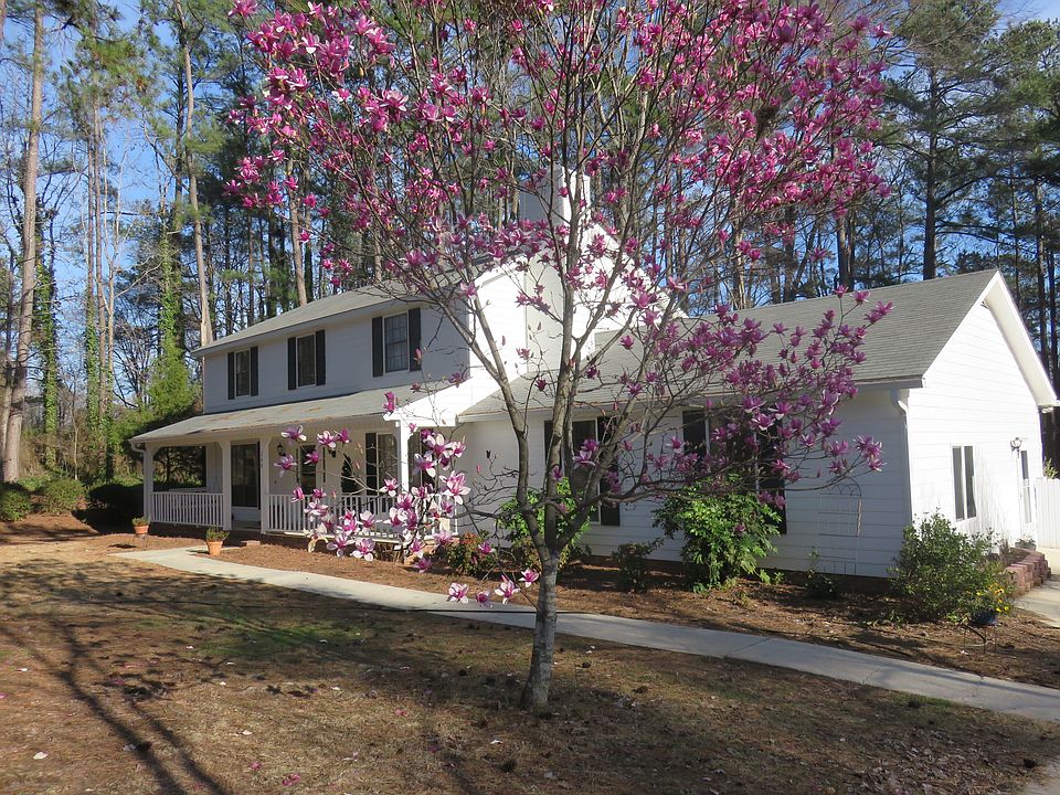 Lovely and private 2-story home