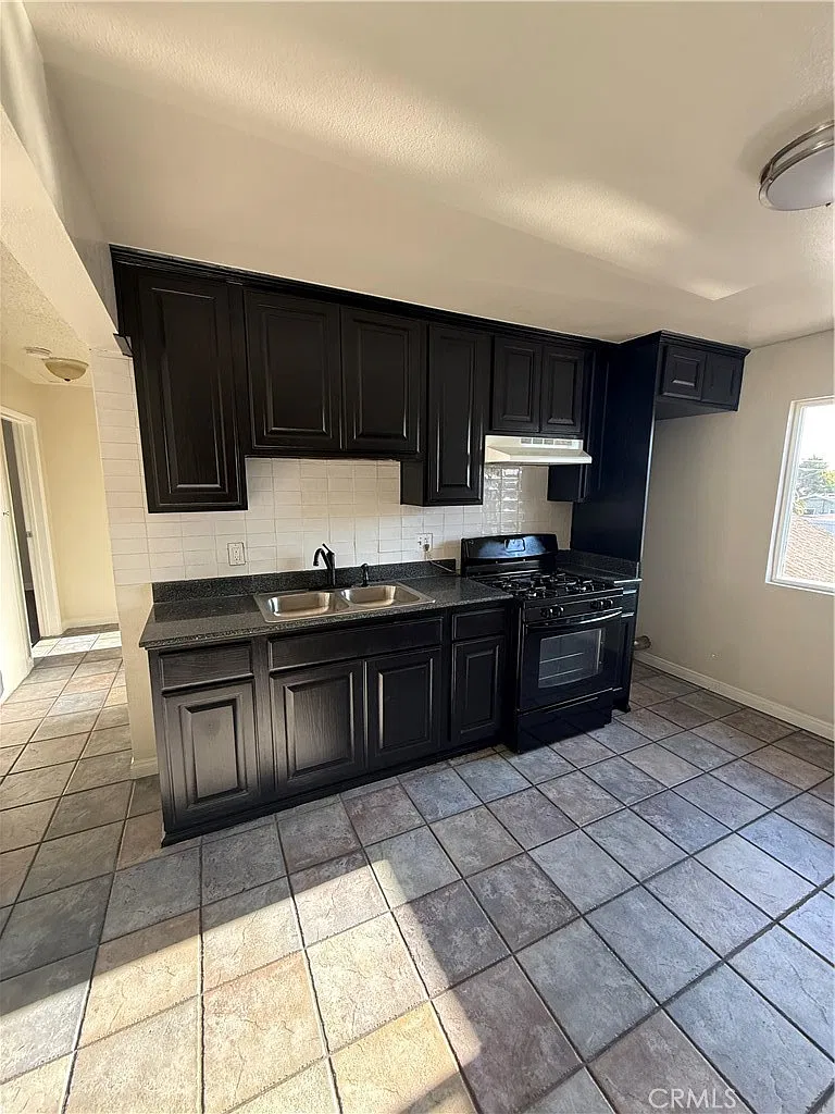 2 bed, 900 sqft, $2,475 — Photo 3