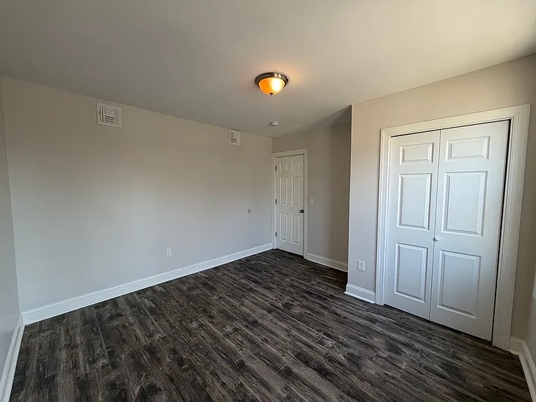469 Alden St #1 — Photo 8