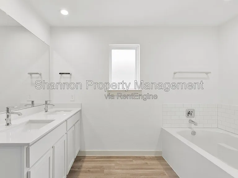 7915 Murciana Dr — Photo 25